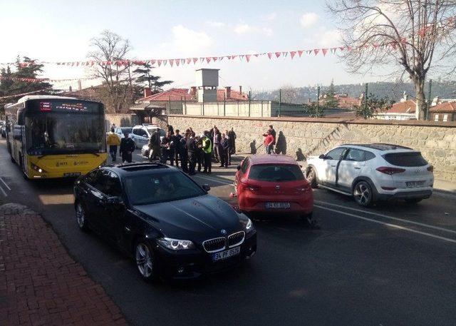 Üsküdar’da Trafik Kazası: 2 Yaralı