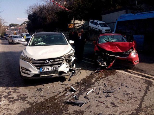 Üsküdar’da Trafik Kazası: 2 Yaralı