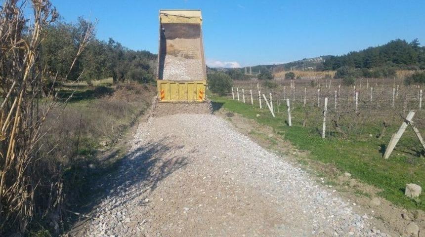Saruhanlı Belediyesi Arazi Yollarını Düzenliyor