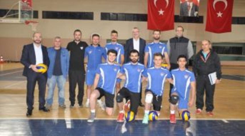 Karacabey Belediyesporlu Voleybolcular Final Grubunda