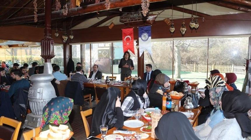 Arnavutk&ouml;y Belediyesi, Argem Mezunu &Uuml;niversiteli Gen&ccedil;leri Ağırladı