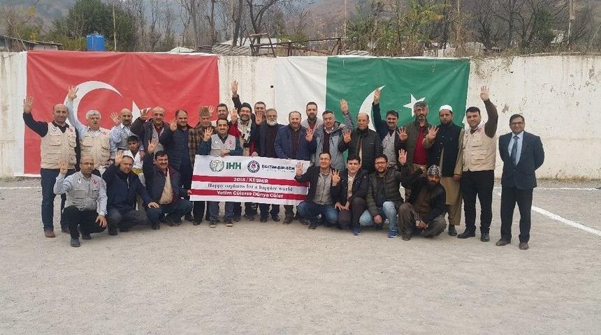 Eğitim-bir-sen&rsquo;den Pakistan&rsquo;daki Yetimlere Eğitim Yardımı