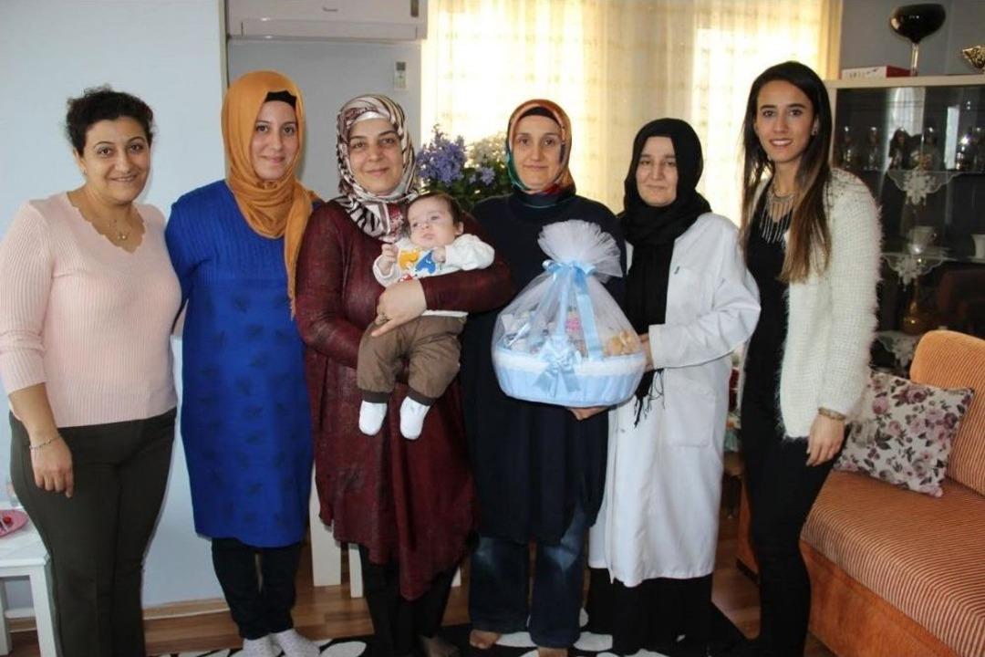 Ey&uuml;psultan&rsquo;ın Yeni Misafirlerine &rsquo;&rsquo;hoş Geldin Bebek&rsquo;&rsquo; Ziyaretleri S&uuml;r&uuml;yor