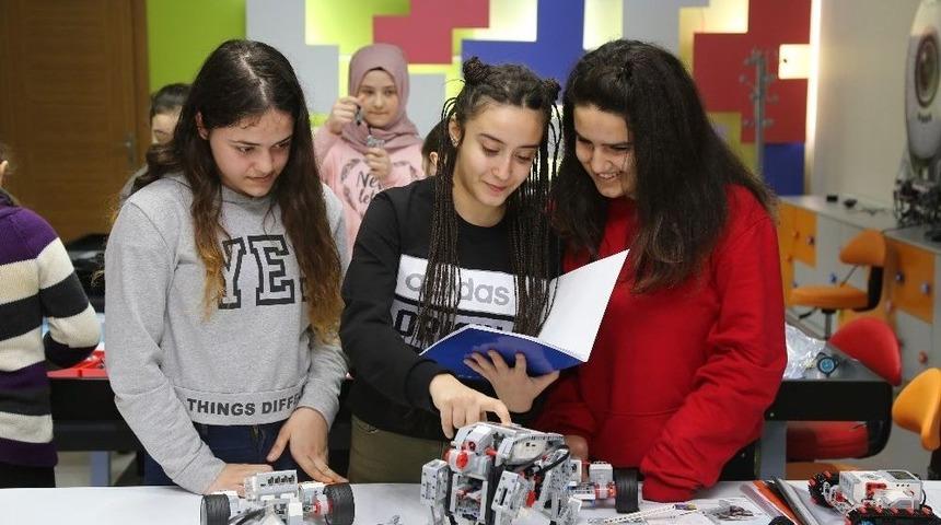 Geleceğin M&uuml;hendisleri Bu At&ouml;lyede Yetişiyor