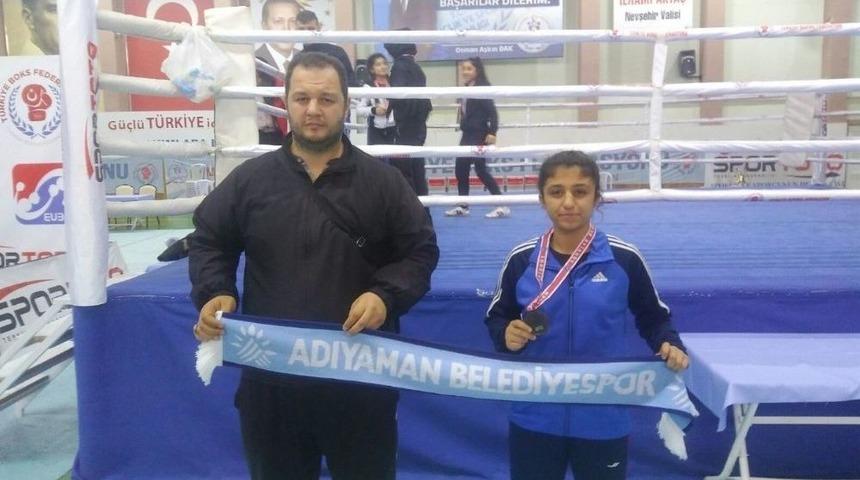 Adıyamanlı Zeynep T&uuml;rkiye Boks Şampiyonasında 3. Oldu