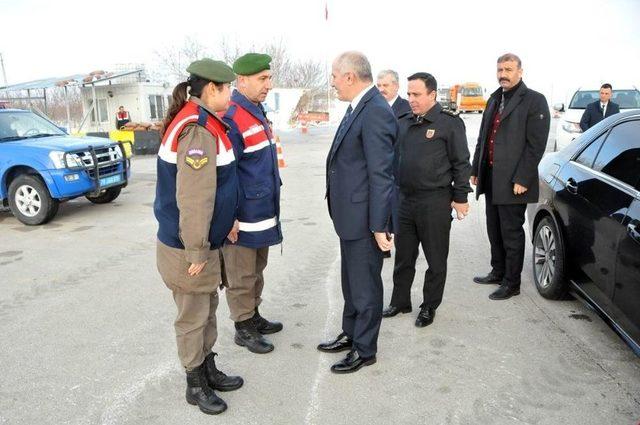 Vali Meral, Polis Ve Jandarma Uygulama Noktalarını İnceledi