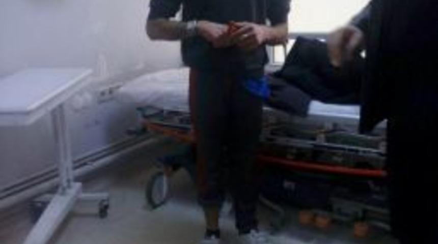 Iraklı Gen&ccedil; Bı&ccedil;akla Yaralandı