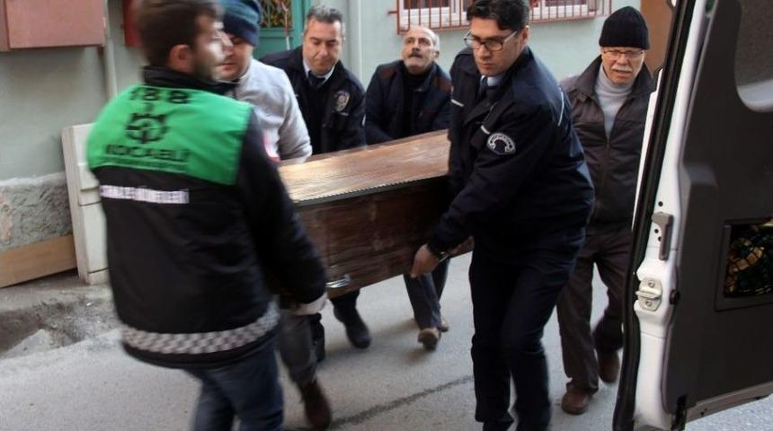 Evinde &Ccedil;ıkan Yangını S&ouml;nd&uuml;rmek İsterken &Ouml;ld&uuml;