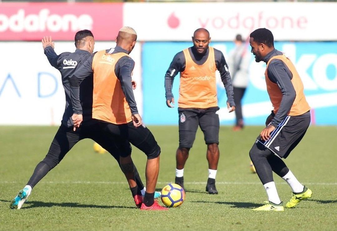Beşiktaş&rsquo;ta Vagner Love İlk Antrenmanına &Ccedil;ıktı