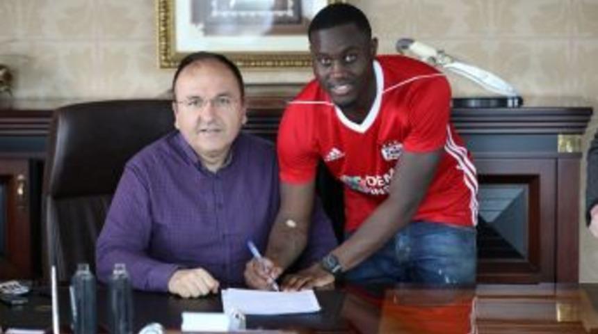 Sivasspor&rsquo;da Henri Saivet S&ouml;zleşmeyi İmzaladı