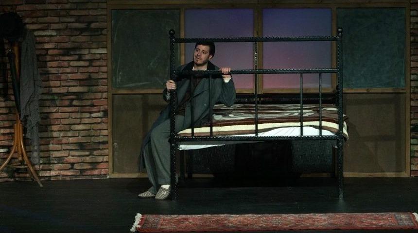 Erzurum Şehir Tiyatrosu&rsquo;ndan Muhteşem Bir Oyun