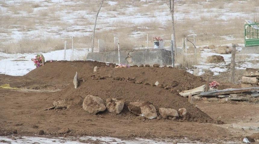 Van&rsquo;daki Kazada Hayatını Kaybedenler Toprağa Verildi