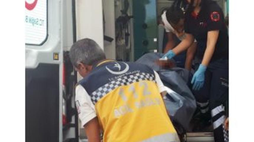 Yaşlı Kadın İntihar Etmek İsteyen Genci Son Anda Kurtardı