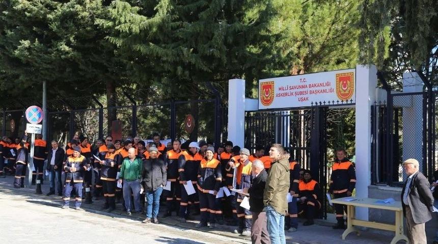 Uşak&rsquo;ın Sokaklarını Temizleyen İş&ccedil;iler Afrin&rsquo;i De Ter&ouml;rden Arındırmak İstiyor