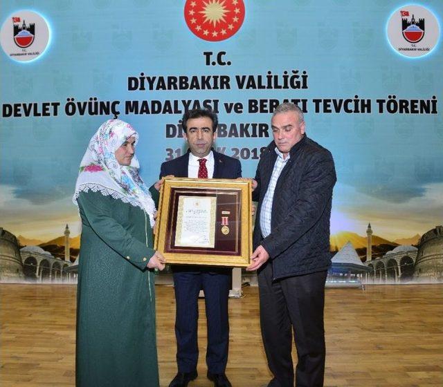 Vali Güzeloğlu, Devlet Övünç Madalyası Ve Beratı Tevcih Törenine Katıldı