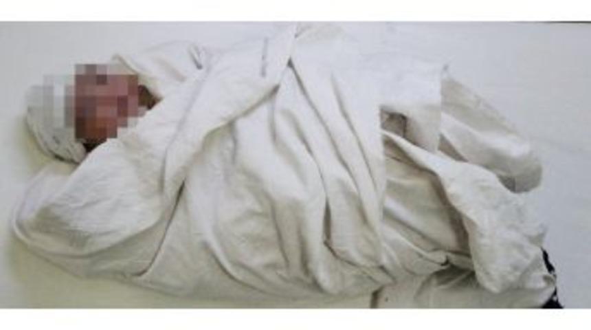 Soğa Atılan Bebek Donmak &Uuml;zereyken Bulundu