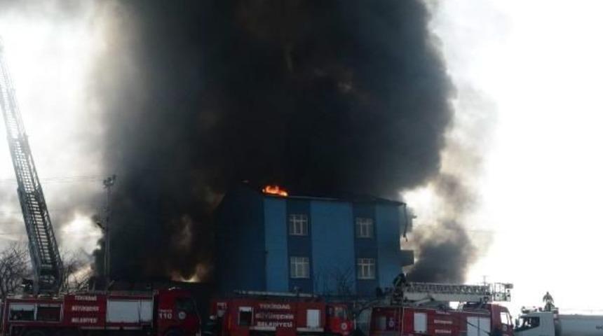 Geri Dönüşüm Fabrikasında Yangın