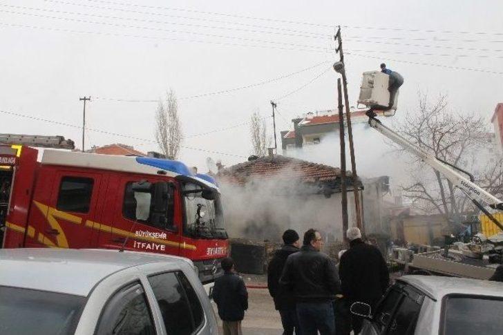 Başkent’te Gecekondu Yangını: 3 Yaralı G5