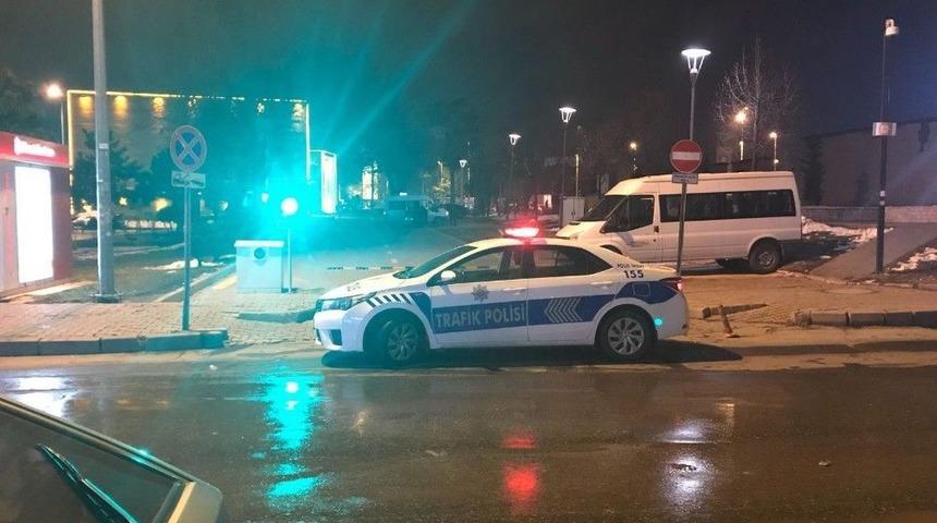 Ş&uuml;pheli Paketten Buz &Ccedil;ıktı