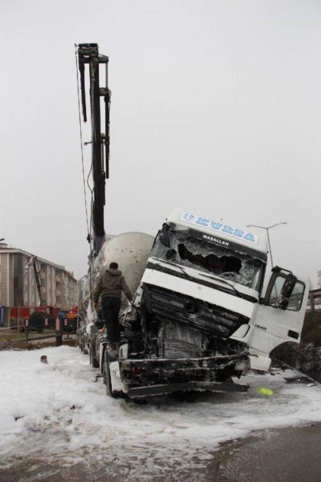 Gölbaşı'nda 26 Ton Methanol Yüklü Tır Devrildi