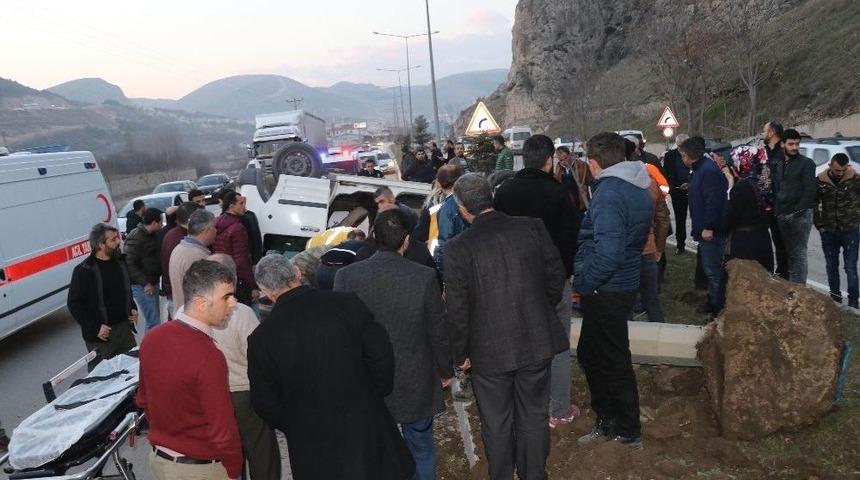 &Ccedil;arptığı Direği K&ouml;k&uuml;nden S&ouml;ken Aracın S&uuml;r&uuml;c&uuml;s&uuml; &Ouml;ld&uuml;