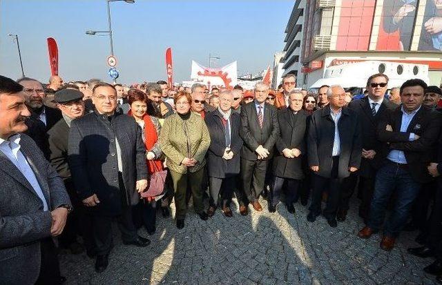 İzmir’de Eshot Ve İzulaş Şoförlerine Destek Yürüyüşü