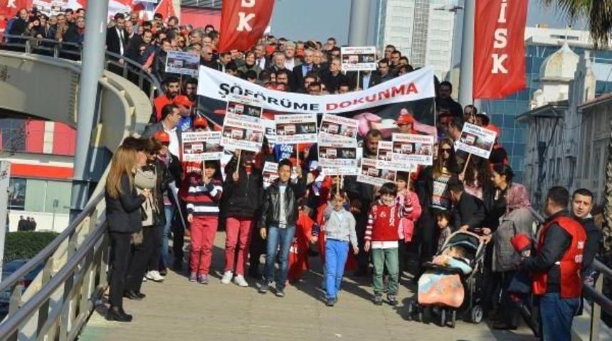İzmir'de Belediye Otob&uuml;s Şof&ouml;rlerine Saldırılara Tepki Y&uuml;r&uuml;y&uuml;ş&uuml;