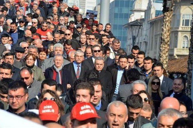 İzmir'de Belediye Otobüs Şoförlerine Saldırılara Tepki Yürüyüşü