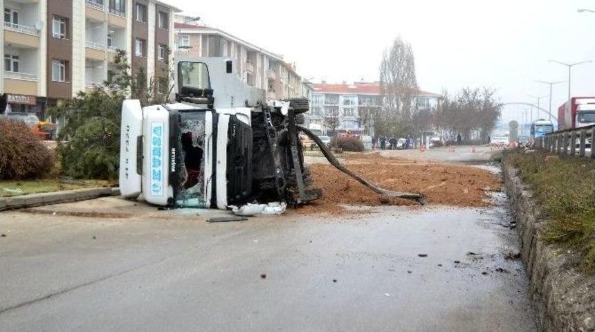 G&ouml;lbaşı&rsquo;nda Metanol Y&uuml;kl&uuml; Tır Devrildi