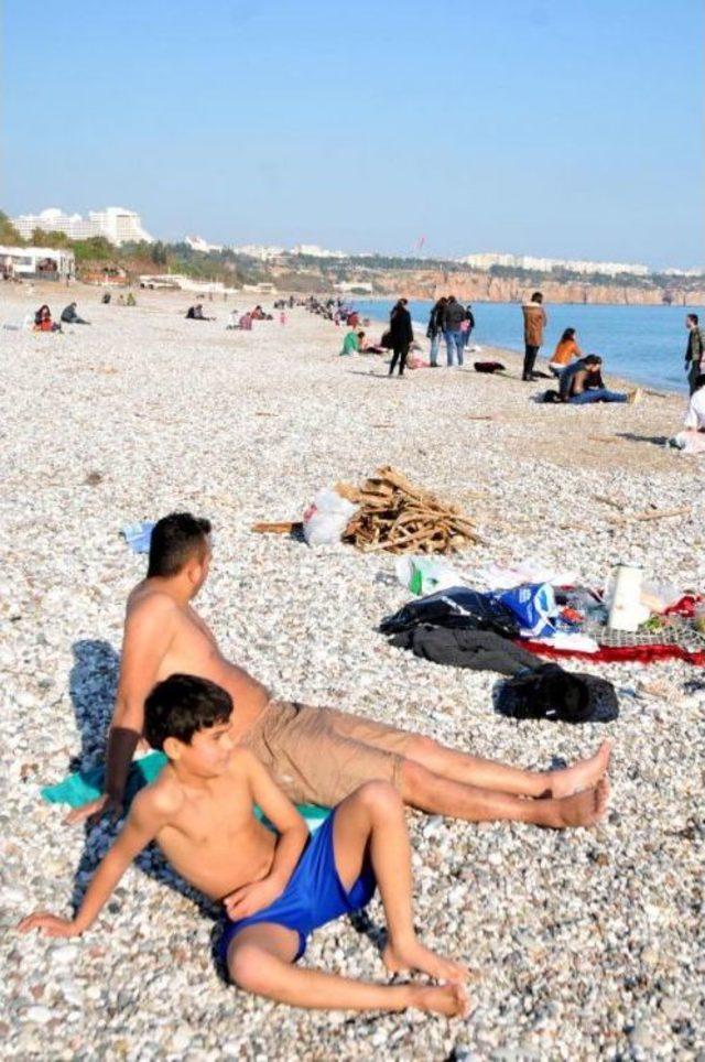 Antalya da G&uuml;neşi G&ouml;ren Sahile Koştu 2