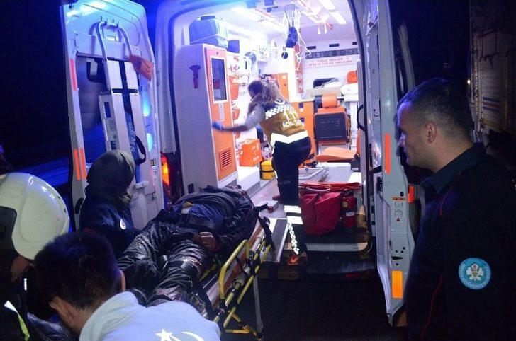 Minibüs Kamyona Arkadan Çarptı: 1 Ağır Yaralı G5