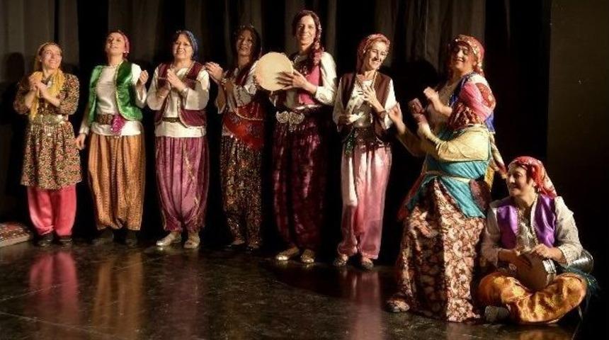 Annelerden &ldquo;anaerkil Komedi&rdquo; Oyunu