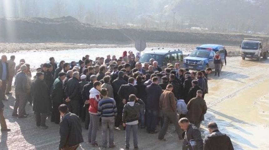Bartın&rsquo;da K&ouml;yl&uuml;lerden Tabutlu Eylem
