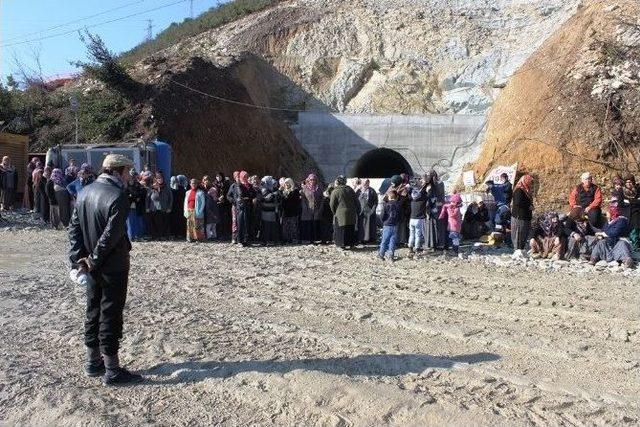 Bartın’da Köylülerden Tabutlu Eylem