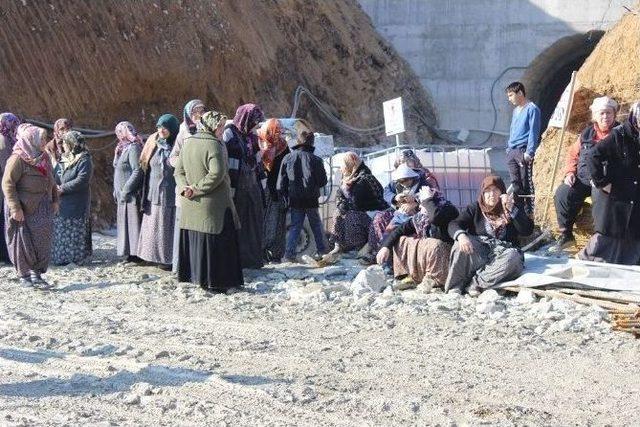 Bartın’da Köylülerden Tabutlu Eylem