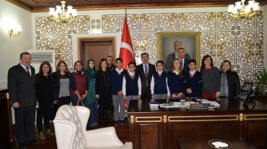 Bolu Valisi, Başarılı &Ouml;ğrencilerle Bir Araya Geldi