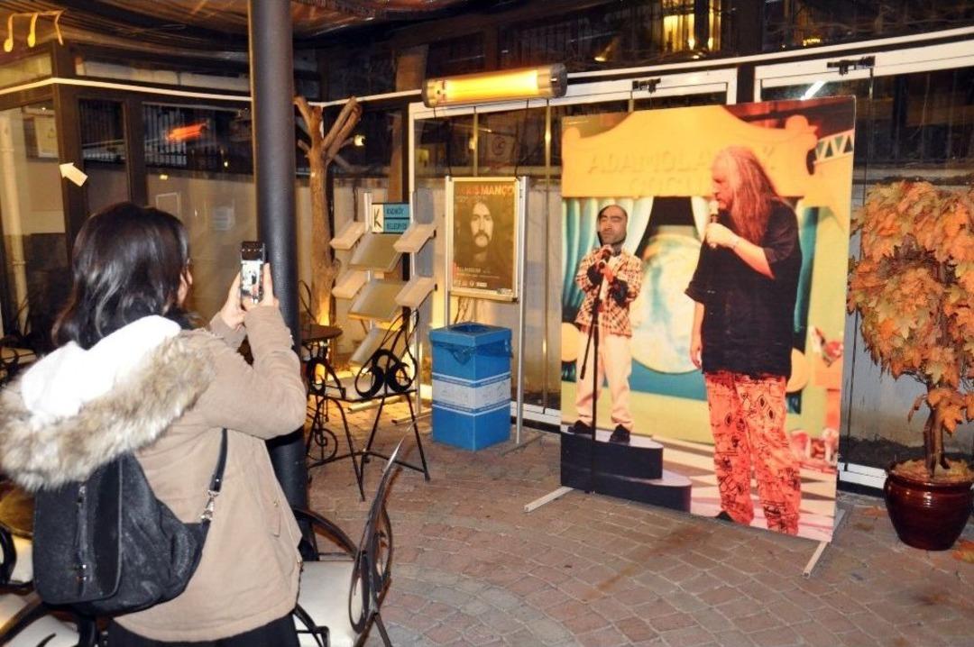 Barış Man&ccedil;o&rsquo;nun &Ouml;l&uuml;m Yıld&ouml;n&uuml;m&uuml;nde Evine Ziyaret&ccedil;i Akını