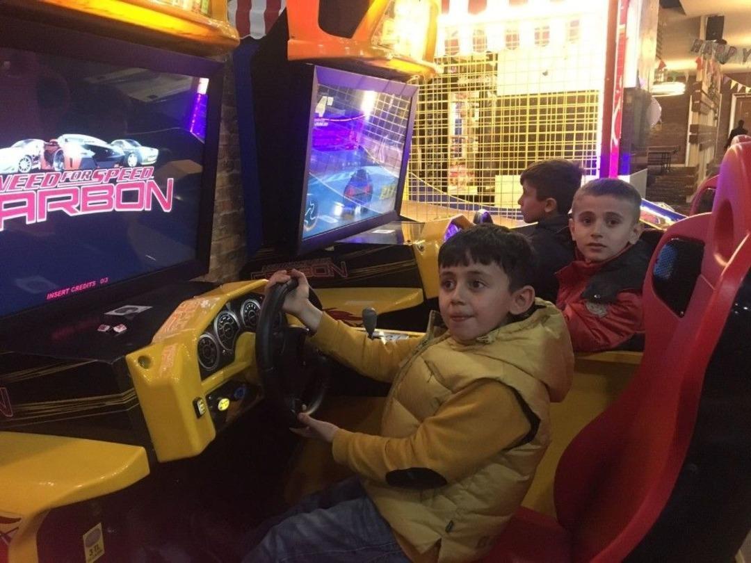 Başkent, Yere D&uuml;şen T&uuml;rk Bayrağını G&ouml;ndere &Ccedil;eken Şırnaklı &Ouml;ğrencileri Bağrına Bastı