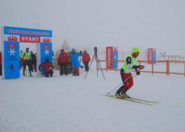 Bitlis'te Kayaklı Koşu 1'inci Etap Yarışması Başladı