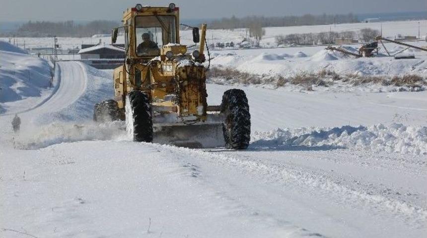 Tuşba Belediyesi&rsquo;nden Kar Temizleme &Ccedil;alışmaları
