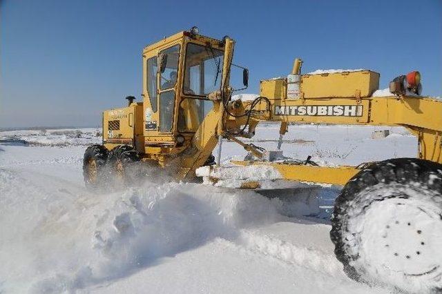Tuşba Belediyesi&rsquo;nden Kar Temizleme &Ccedil;alışmaları 3