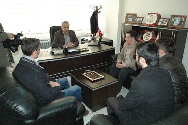 &Ouml;ğrencilerden Malatya Milletvekiline Teşekk&uuml;r Ziyareti 1