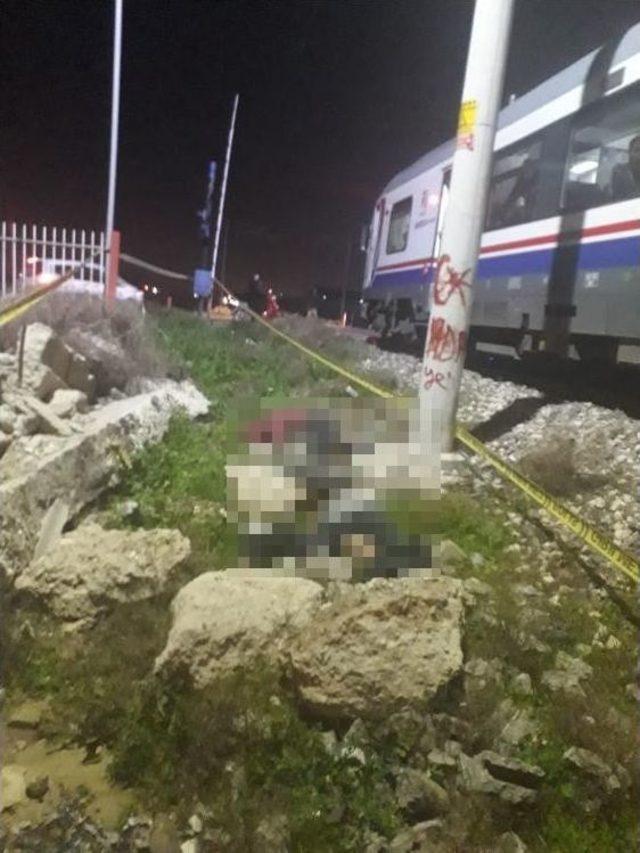 Yolcu Treni Motosiklete Çarptı: 2 Ölü 2