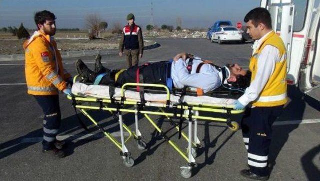 Taziyeden D&ouml;nenleri Taşıyan Otomobil Başka Bir Otomobil Ile &Ccedil;arpıştı: 6 Yaralı 1