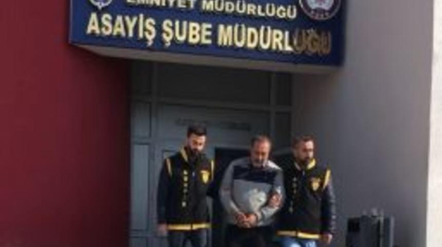 Su&ccedil; Makinesi Adana Kebabı Yerken Yakalandı