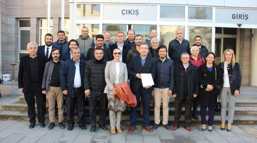 Kuşadası Ak Parti&rsquo;nin Yeni İl&ccedil;e Başkanı Ve Y&ouml;netimi Mazbatalarını Aldı