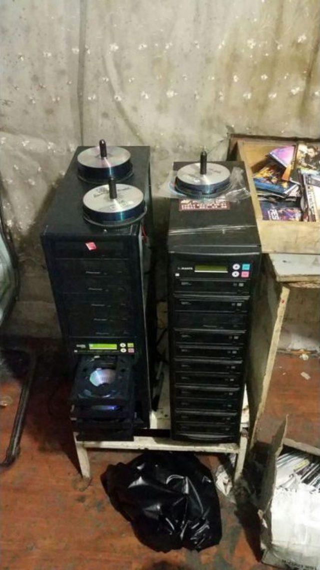 İstanbul da Korsan Kitap Ve Korsan Film Operasyonu 3