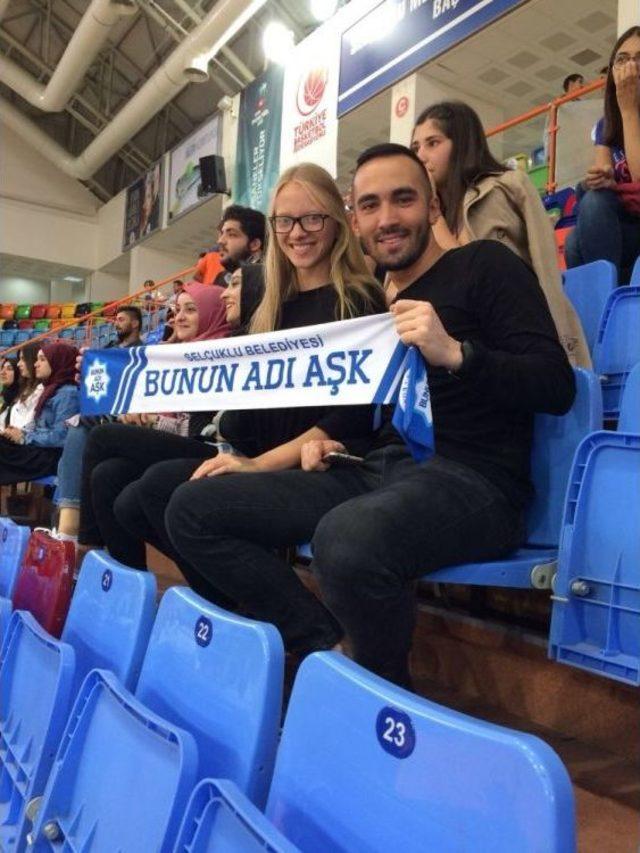 Basket Maçının Devre Arasında Evlenme Teklifi 2