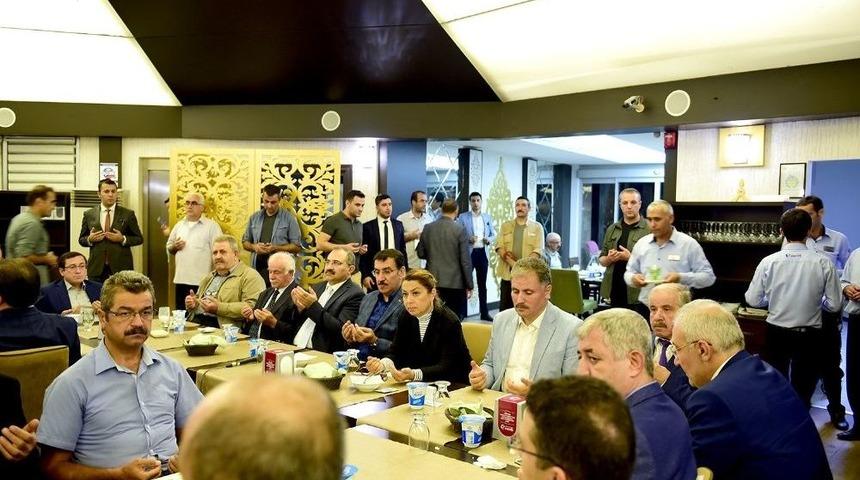 Bakan T&uuml;fenkci, Muharrem İftarına Katıldı