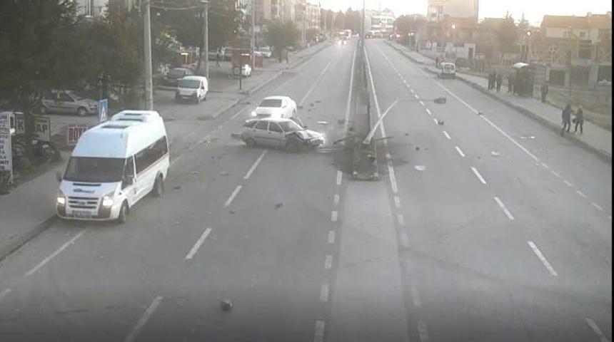Eskişehir&rsquo;deki Trafik Kazaları Mobese Kameralarına Yansıdı